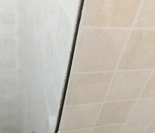 永济瓷砖空鼓维修公司分享阳台瓷砖脱落的修复过程可以分为以下几个步骤